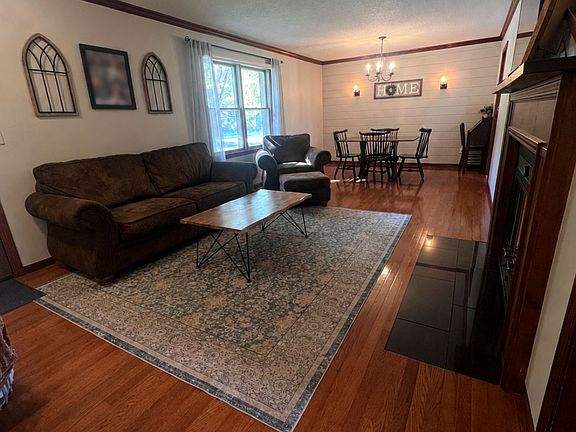 5th image of 2311 W Huntington Dr