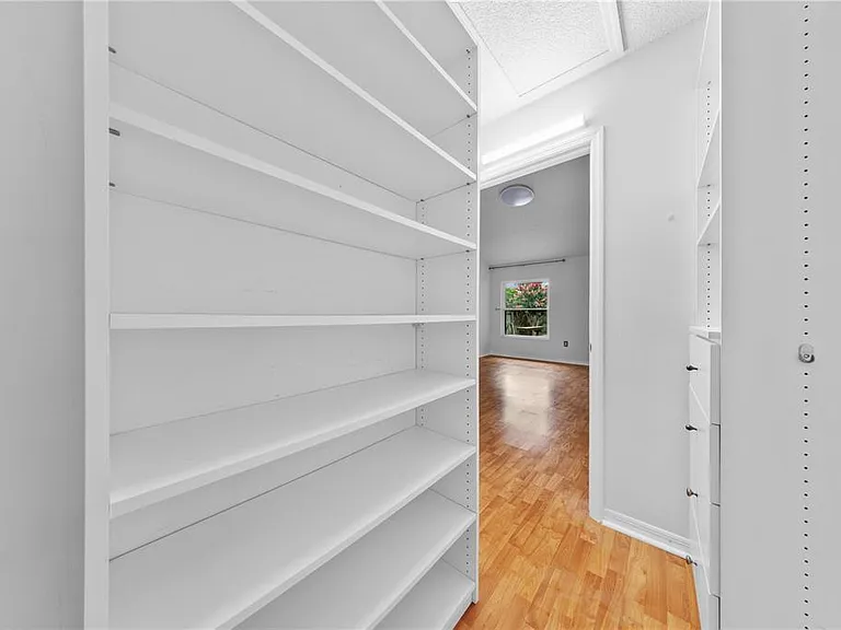308 Silver Pine Dr — Photo 20
