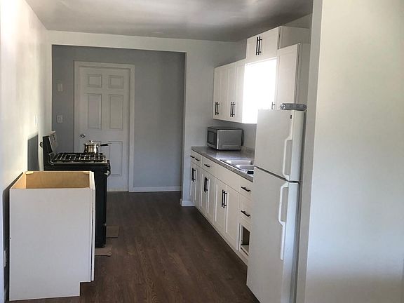 2nd image of 223 E Nevada St