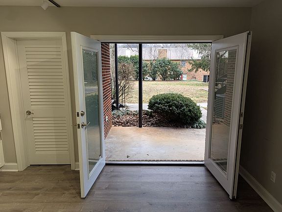 4th image of 10410 Lovell Center Dr #5
