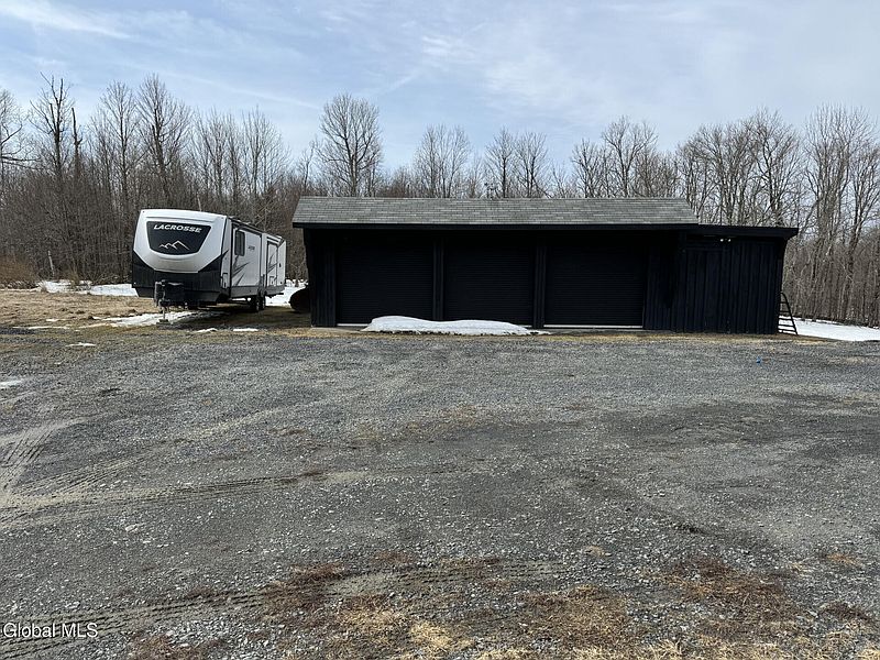 3rd image of 118 Stone Ridge Drive