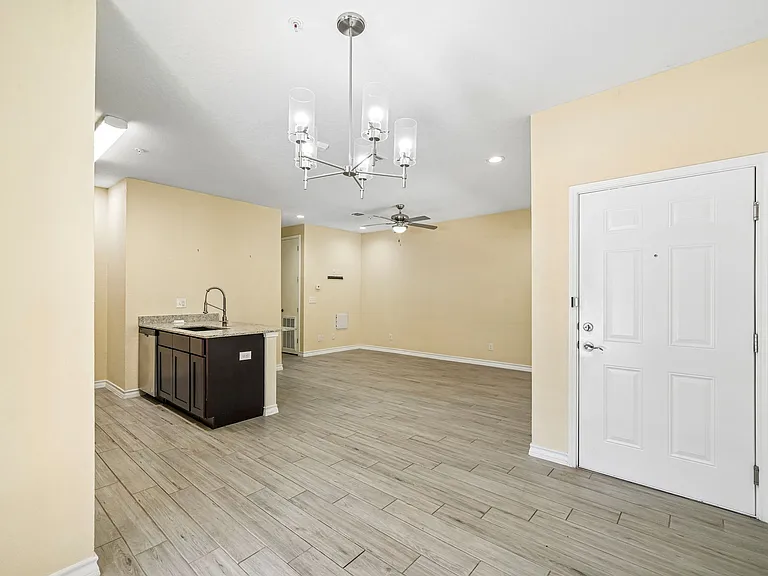La Marquesa Apartments — Photo 55
