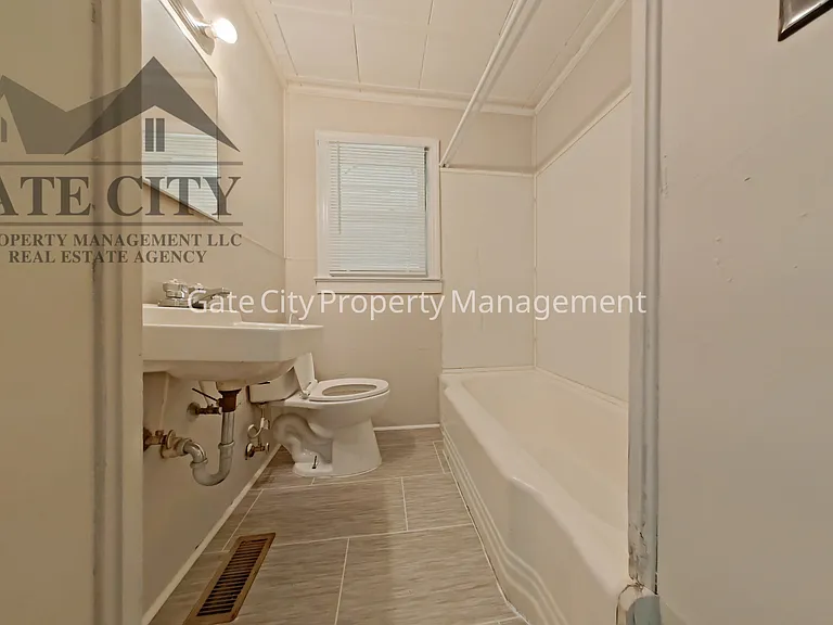 914 Randolph St — Photo 12