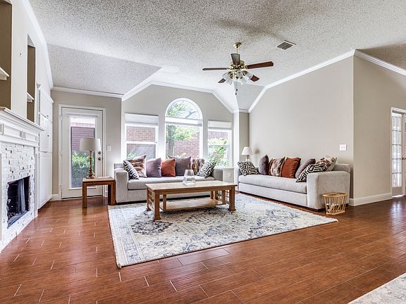 2nd image of 6816 Thorncliff Trl