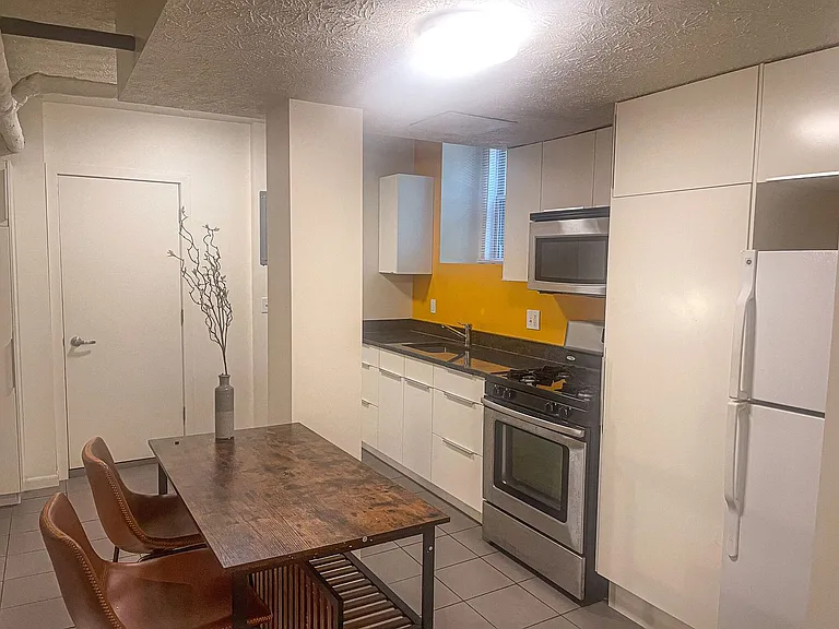 Beautiful Renovated Units — Photo 13