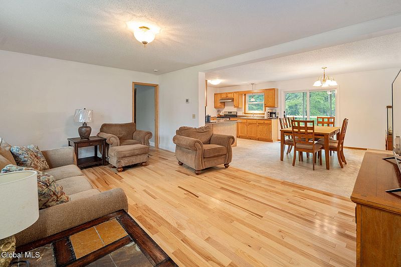 3rd image of 1129 Meadowdale Road