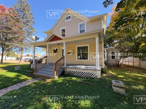 213 S Franklin St, Waupaca, WI 54981