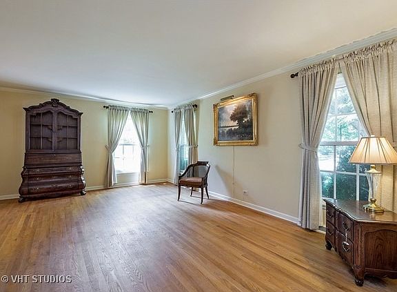 3rd image of 411 Versailles Dr
