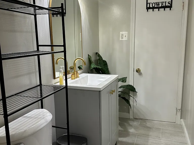 7501 Elmore Ln — Photo 1