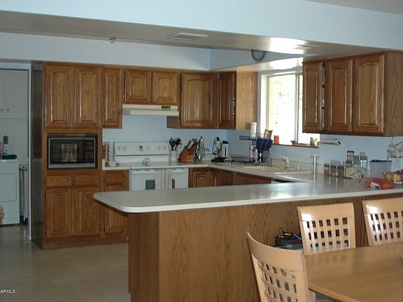 5th image of 2115 E Geneva Dr