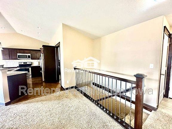 3rd image of 9664 Alderwood Dr