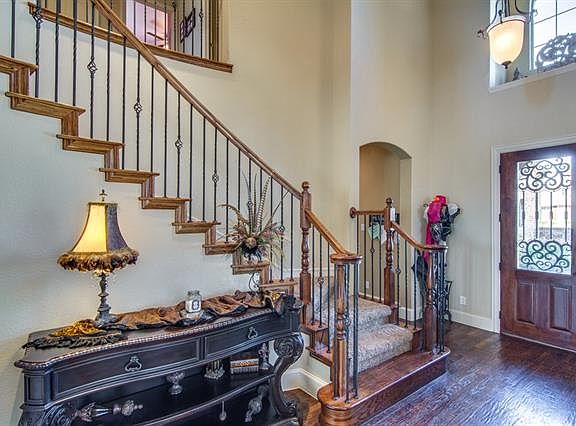 5th image of 212 Foxcroft Ct