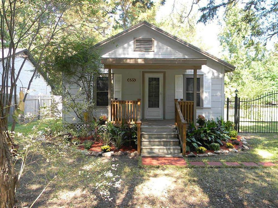 2nd image of 635 Texas St