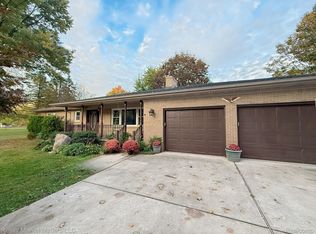 2142 Farnsworth Rd, Lapeer, MI 48446