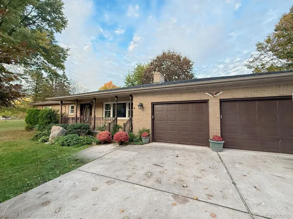 2142 Farnsworth Rd, Lapeer, MI 48446