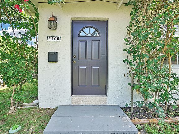 2nd image of 3700 S Olive Avenue