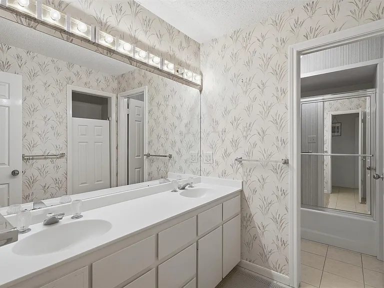 321 Champions Colony St #III — Photo 17