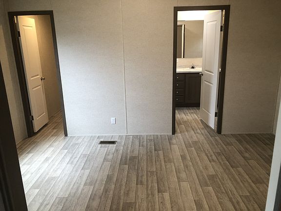 3rd image of 15 Briwood Cir
