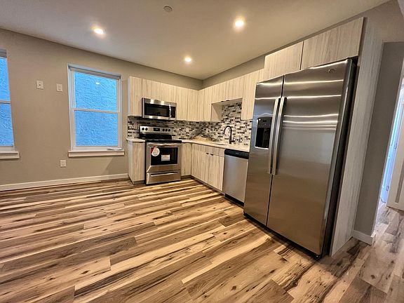 2nd image of 4231 Aspen St #2