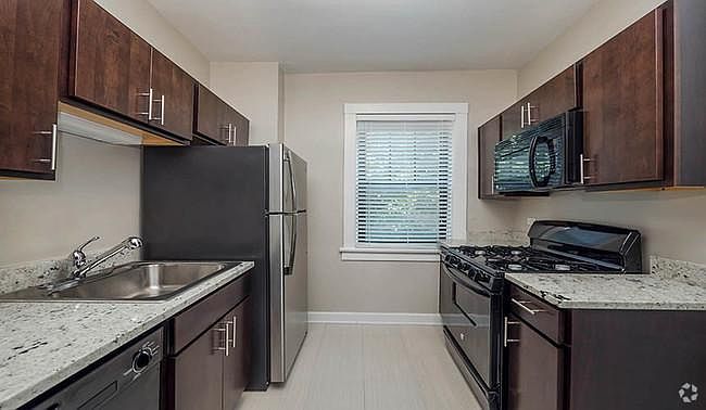 1st image of 5452 N Sawyer Ave #2