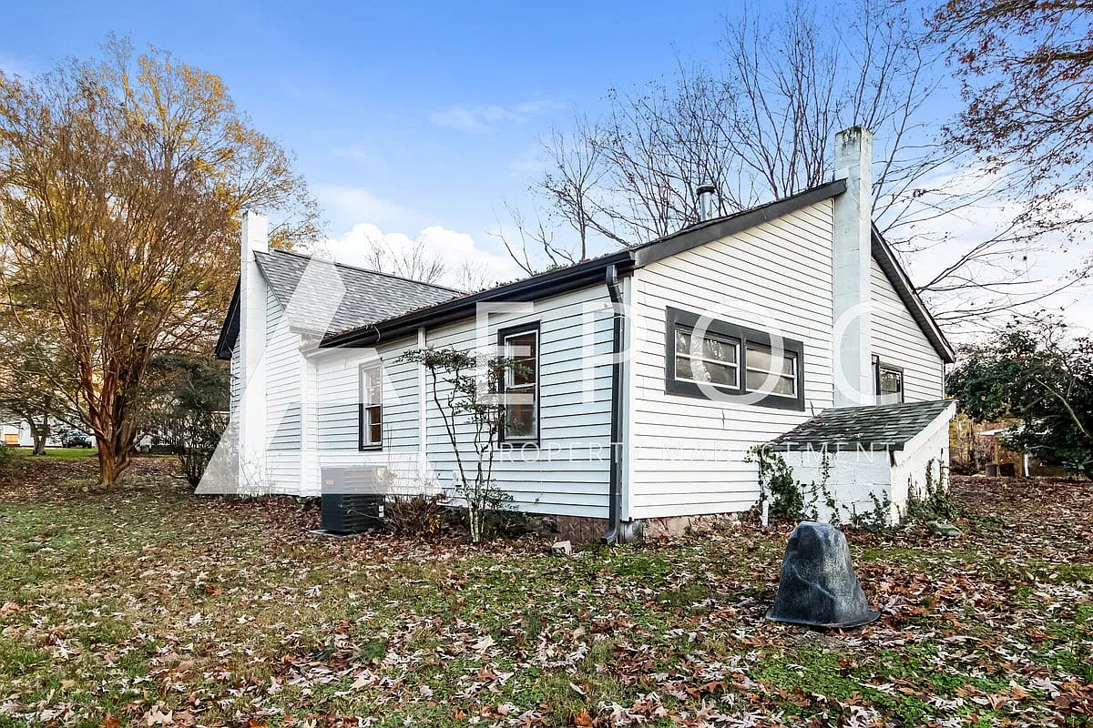 7629 Brisbane Dr — Photo 3