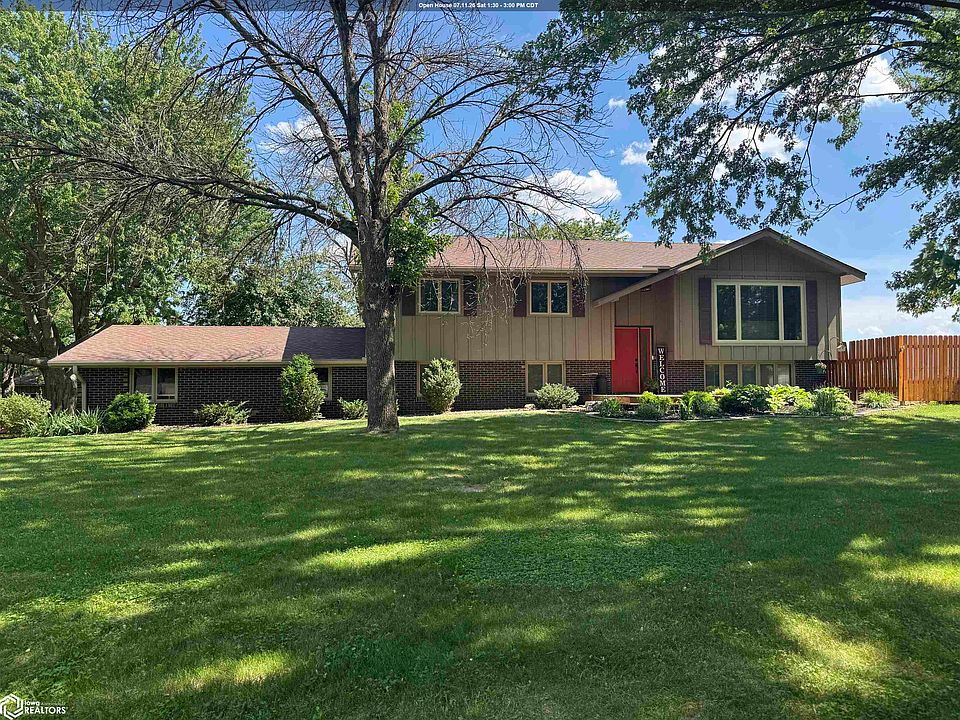 1st image of 8 Maplewood Dr