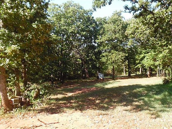 2nd image of 21400 Tanglewood Dr