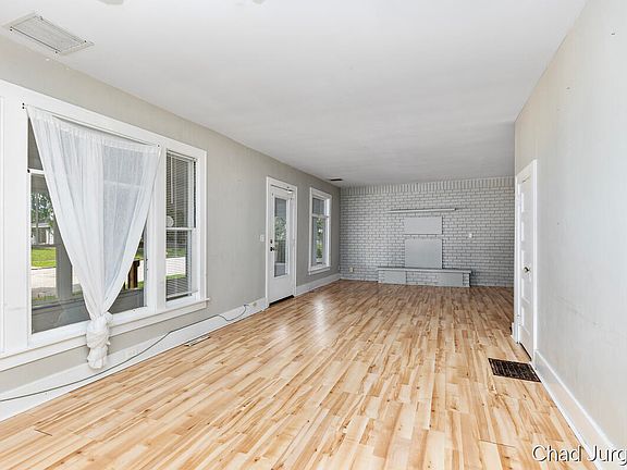 4th image of 516 N Michigan Ave