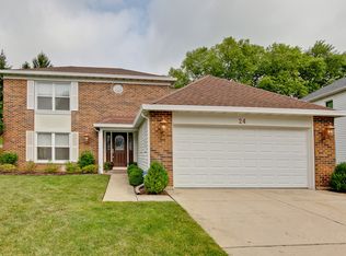 24 E Canterbury Ln, Buffalo Grove, IL 60089
