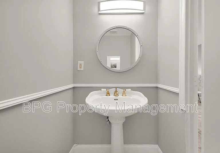 1819 1st St NW #A — Photo 17