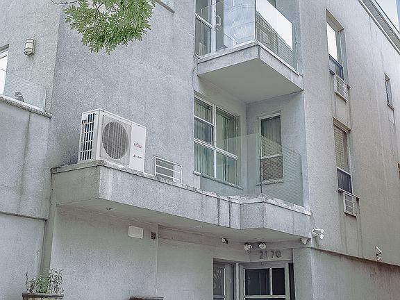 3rd image of 2170 31st St APT 3R