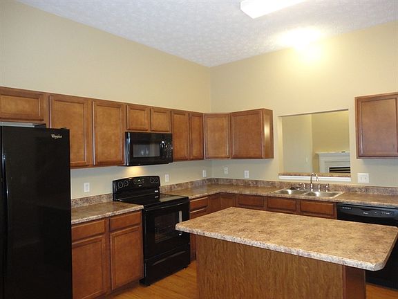 5th image of 390 Forge Dr