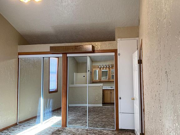 4th image of 226 E Country Club Blvd