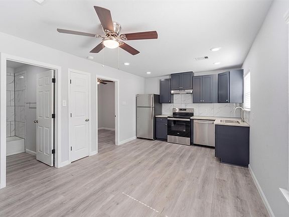 3rd image of 6803 Loma Vista St #B