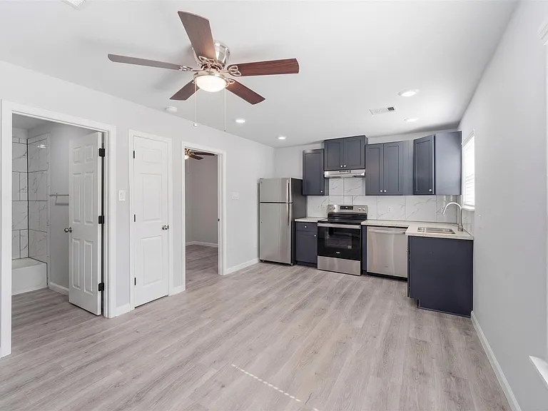 6803 Loma Vista St #B — Photo 3