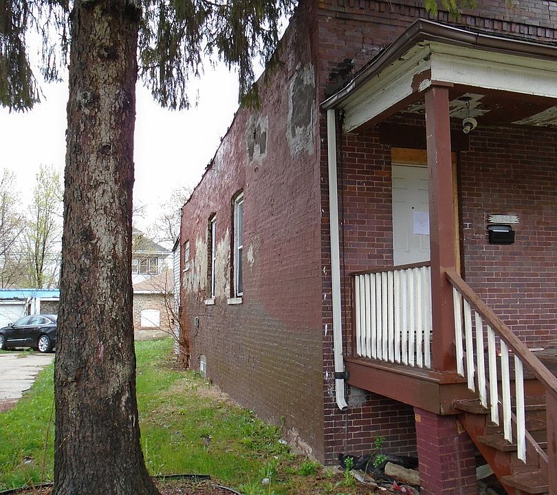 2nd image of 11945 S La Salle St