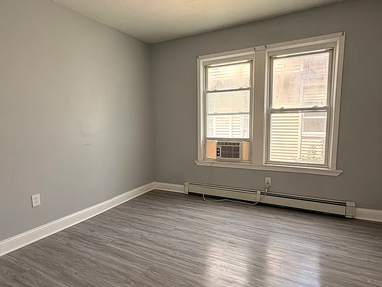 154 Marshall St #1 — Photo 2