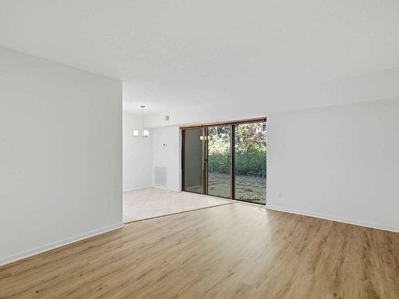 4th image of 11600 Stoneview Sq