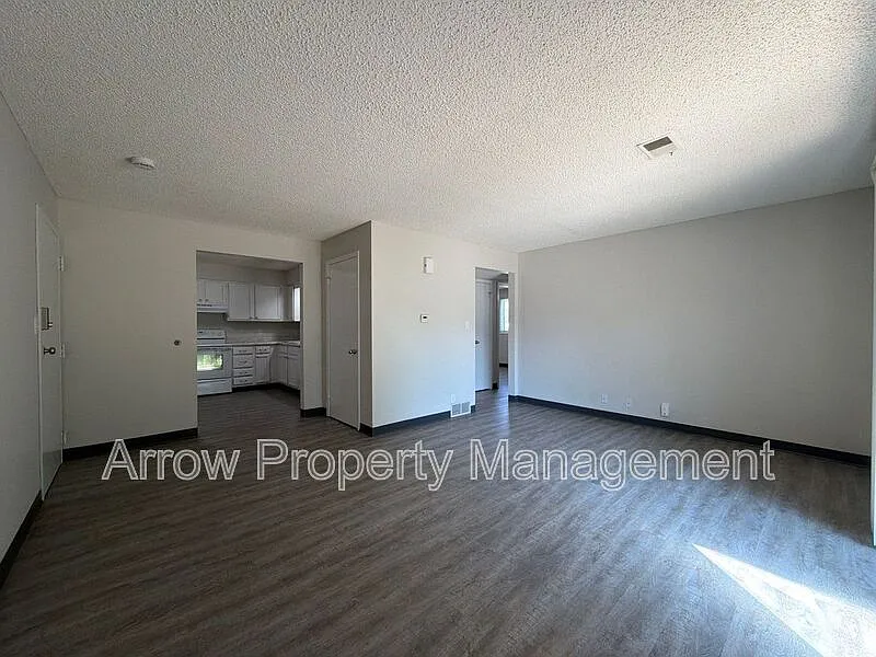 2 bed, 1.0 bath, $950 — Photo 4