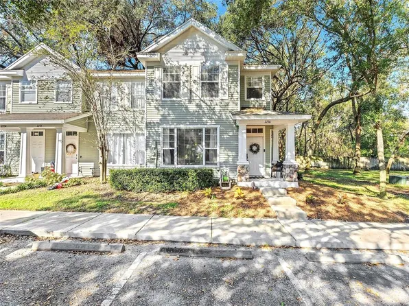 2238 Golden Oak Ln, Valrico, FL 33594