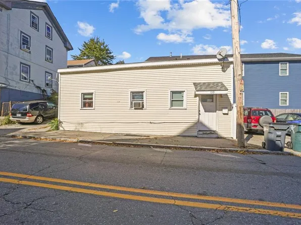 139 Regent Ave, Providence, RI 02908