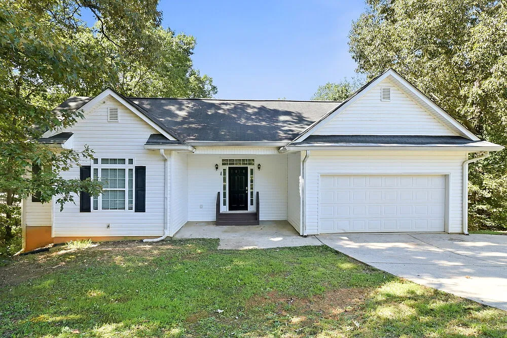 3 bed, 2.0 bath, 2064 sqft, $1,965 — Photo 1
