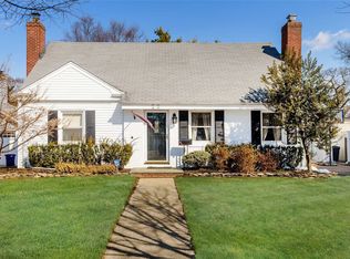 22 Brompton Rd, Merrick, NY 11566