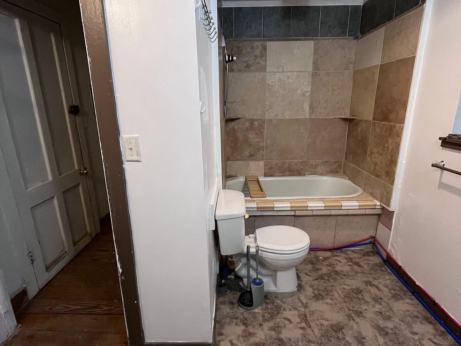 1 bed, 700 sqft, $1,200 — Photo 4