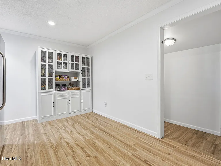 1425 Central Dr — Photo 23