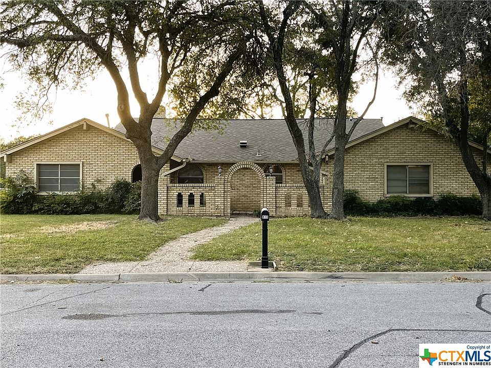 1st image of 810 Dakota Dr