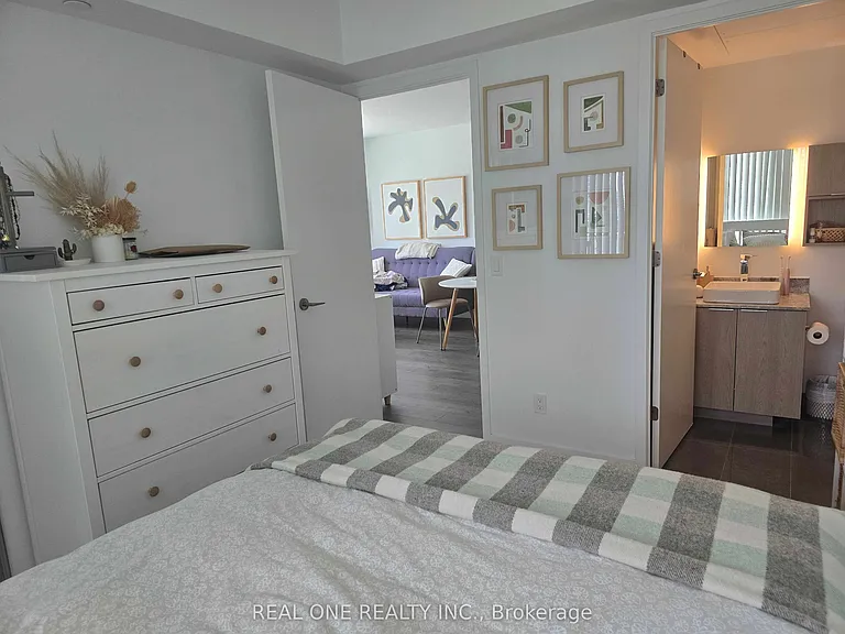 501 Yonge St #1109 — Photo 14
