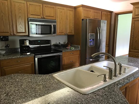 2nd image of 1206 Lake Dr