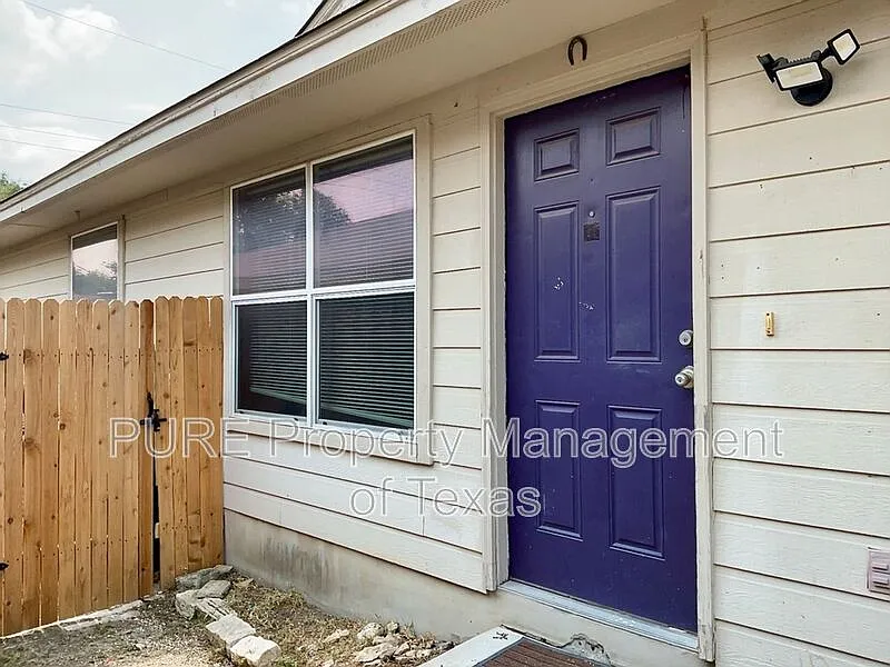 3 bed, 2.0 bath, 1230 sqft, $1,550 — Photo 2