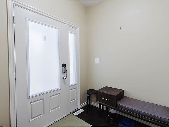 4th image of 864 Armitage Wynd SW